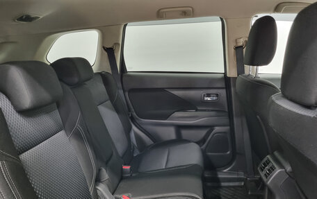 Mitsubishi Outlander III рестайлинг 3, 2021 год, 2 449 000 рублей, 14 фотография
