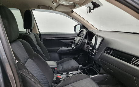 Mitsubishi Outlander III рестайлинг 3, 2021 год, 2 449 000 рублей, 13 фотография