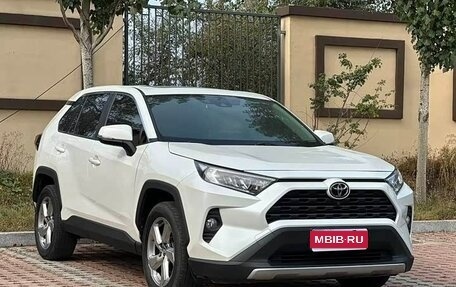 Toyota RAV4, 2021 год, 2 650 000 рублей, 1 фотография