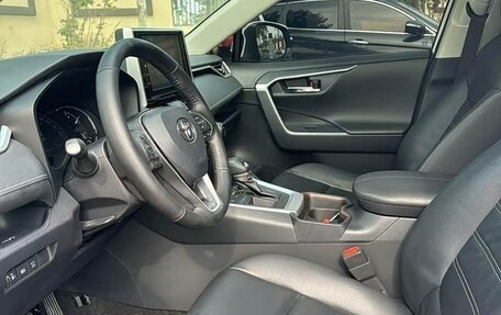 Toyota RAV4, 2021 год, 2 650 000 рублей, 10 фотография