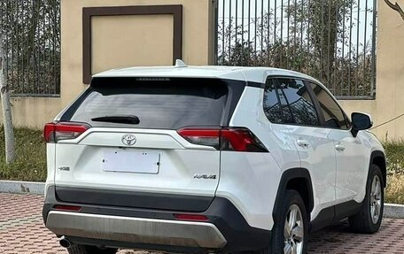 Toyota RAV4, 2021 год, 2 650 000 рублей, 9 фотография