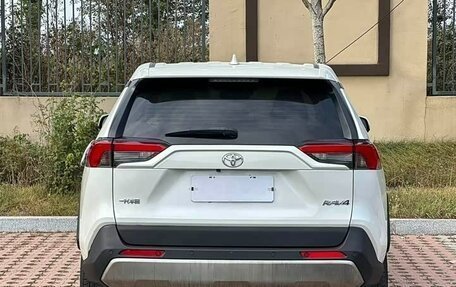 Toyota RAV4, 2021 год, 2 650 000 рублей, 7 фотография