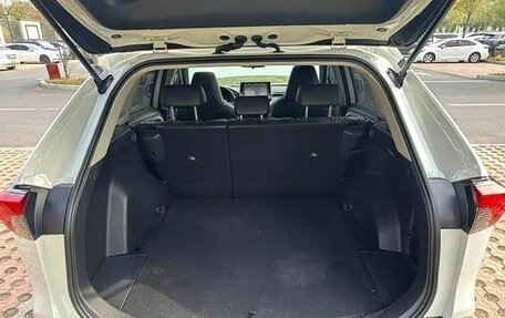 Toyota RAV4, 2021 год, 2 650 000 рублей, 8 фотография