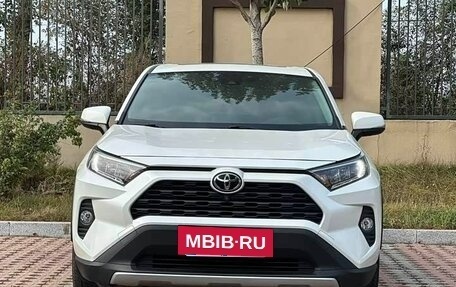 Toyota RAV4, 2021 год, 2 650 000 рублей, 2 фотография