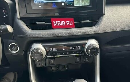 Toyota RAV4, 2021 год, 2 650 000 рублей, 13 фотография