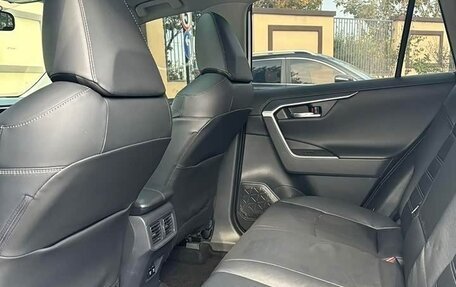 Toyota RAV4, 2021 год, 2 650 000 рублей, 15 фотография