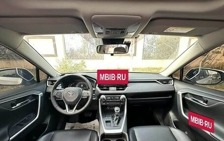 Toyota RAV4, 2021 год, 2 650 000 рублей, 14 фотография