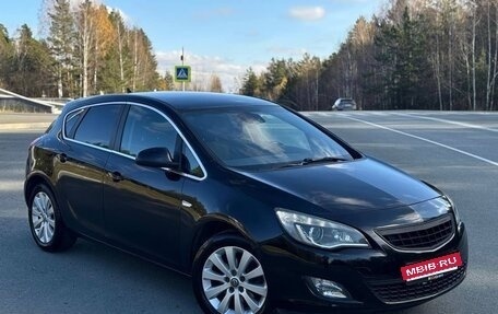 Opel Astra J, 2010 год, 700 000 рублей, 1 фотография