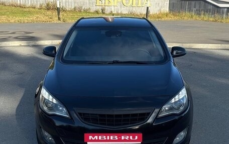 Opel Astra J, 2010 год, 700 000 рублей, 2 фотография