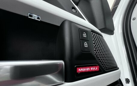 Land Rover Defender II, 2021 год, 5 420 000 рублей, 30 фотография