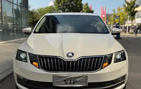 Skoda Octavia, 2022 год, 1 840 000 рублей, 2 фотография