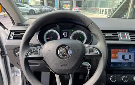 Skoda Octavia, 2022 год, 1 840 000 рублей, 10 фотография