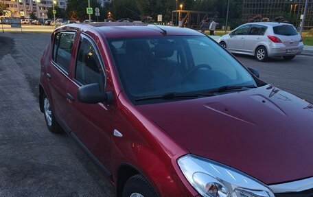 Renault Sandero I, 2013 год, 860 000 рублей, 3 фотография