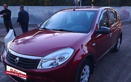Renault Sandero I, 2013 год, 860 000 рублей, 2 фотография