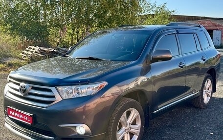 Toyota Highlander III, 2013 год, 1 990 000 рублей, 1 фотография