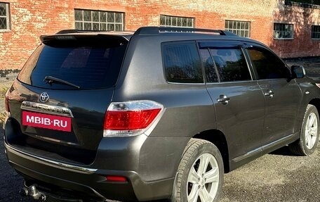Toyota Highlander III, 2013 год, 1 990 000 рублей, 5 фотография