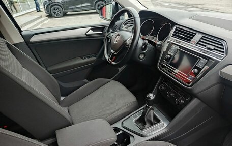 Volkswagen Tiguan II, 2019 год, 2 149 000 рублей, 14 фотография