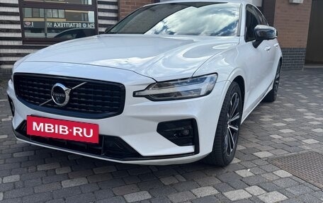 Volvo S60 III, 2022 год, 3 300 000 рублей, 2 фотография