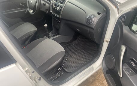 Renault Logan II, 2017 год, 525 000 рублей, 7 фотография