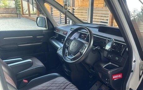 Honda Stepwgn IV, 2020 год, 1 900 000 рублей, 4 фотография