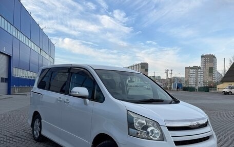 Toyota Noah III, 2007 год, 980 000 рублей, 1 фотография