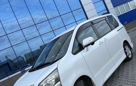 Toyota Noah III, 2007 год, 980 000 рублей, 4 фотография