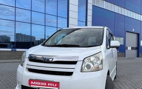 Toyota Noah III, 2007 год, 980 000 рублей, 3 фотография