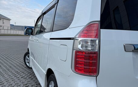 Toyota Noah III, 2007 год, 980 000 рублей, 26 фотография