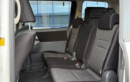 Toyota Noah III, 2007 год, 980 000 рублей, 24 фотография