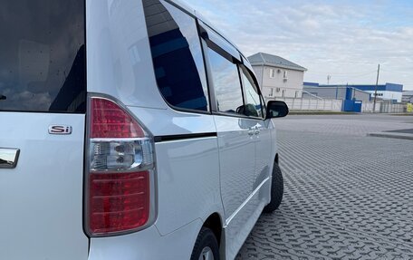 Toyota Noah III, 2007 год, 980 000 рублей, 28 фотография