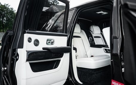 Rolls-Royce Cullinan, 2020 год, 37 000 000 рублей, 13 фотография