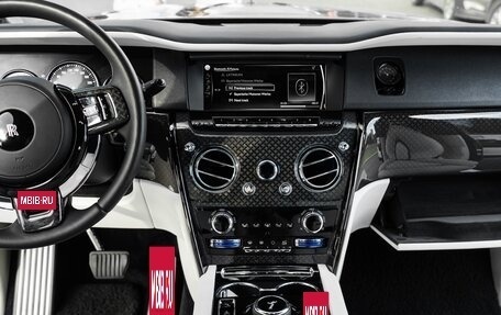 Rolls-Royce Cullinan, 2020 год, 37 000 000 рублей, 12 фотография