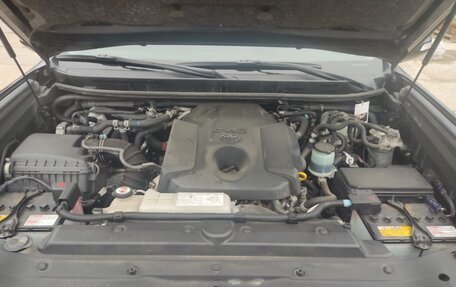 Toyota Land Cruiser Prado 150 рестайлинг 2, 2020 год, 6 290 000 рублей, 10 фотография