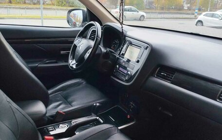 Mitsubishi Outlander III рестайлинг 3, 2017 год, 2 000 000 рублей, 7 фотография