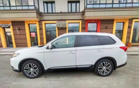 Mitsubishi Outlander III рестайлинг 3, 2017 год, 2 000 000 рублей, 4 фотография