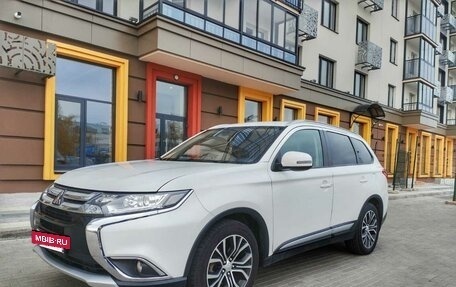 Mitsubishi Outlander III рестайлинг 3, 2017 год, 2 000 000 рублей, 5 фотография