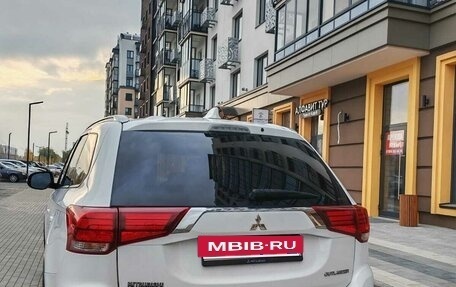 Mitsubishi Outlander III рестайлинг 3, 2017 год, 2 000 000 рублей, 6 фотография