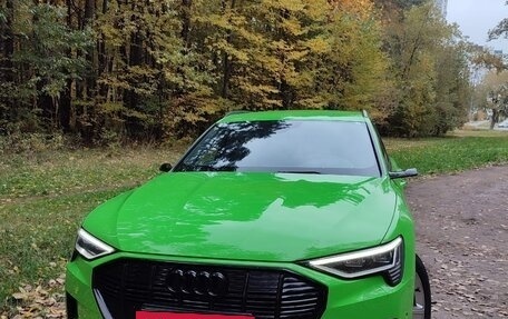 Audi e-tron I, 2020 год, 3 300 000 рублей, 2 фотография