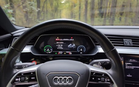 Audi e-tron I, 2020 год, 3 300 000 рублей, 16 фотография