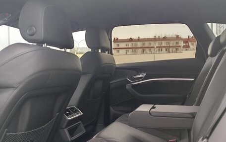 Audi e-tron I, 2020 год, 3 300 000 рублей, 25 фотография