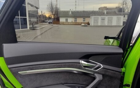 Audi e-tron I, 2020 год, 3 300 000 рублей, 26 фотография