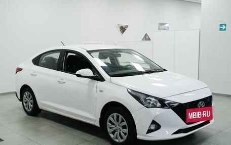 Hyundai Solaris II рестайлинг, 2021 год, 1 390 000 рублей, 2 фотография