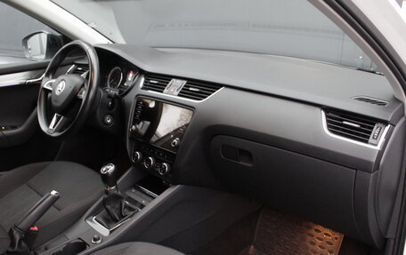 Skoda Octavia, 2017 год, 1 880 000 рублей, 6 фотография