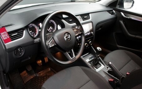 Skoda Octavia, 2017 год, 1 880 000 рублей, 5 фотография