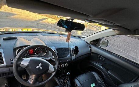 Mitsubishi Outlander III рестайлинг 3, 2008 год, 990 000 рублей, 9 фотография