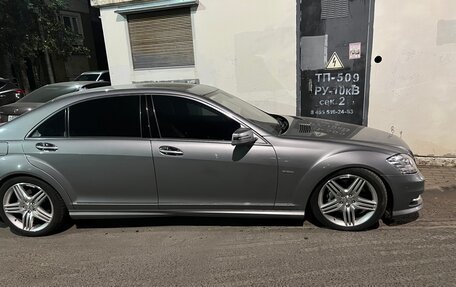 Mercedes-Benz S-Класс, 2011 год, 2 700 000 рублей, 2 фотография