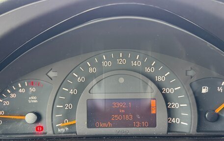 Mercedes-Benz G-Класс W463 рестайлинг _ii, 2002 год, 3 100 000 рублей, 5 фотография