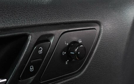 Volkswagen Jetta VI, 2011 год, 999 000 рублей, 15 фотография