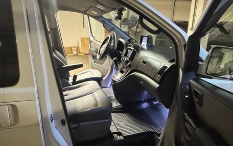 Hyundai Grand Starex Grand Starex I рестайлинг 2, 2012 год, 1 300 000 рублей, 11 фотография