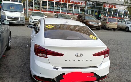 Hyundai Elantra VI рестайлинг, 2019 год, 1 100 000 рублей, 3 фотография